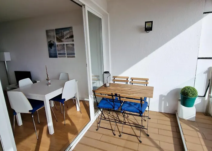 Casa Dos Cotas - Amazing Seaside Apartment With Balcony